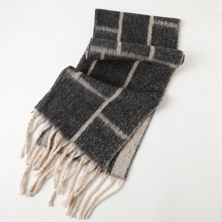 Eleganter Kaschmir-Pashmina-Schal für Damen mit feinen Fransen, als Stola oder Schal tragbar.
