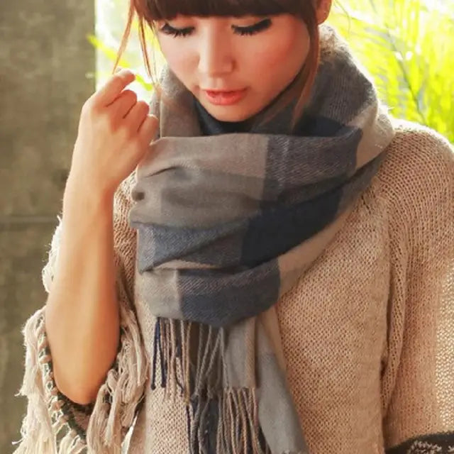 Trendiger Damen-Winterschal kariert, extra weich und warm, aus angenehmem Imitat-Kaschmir. Optimal für Herbst/Winter.