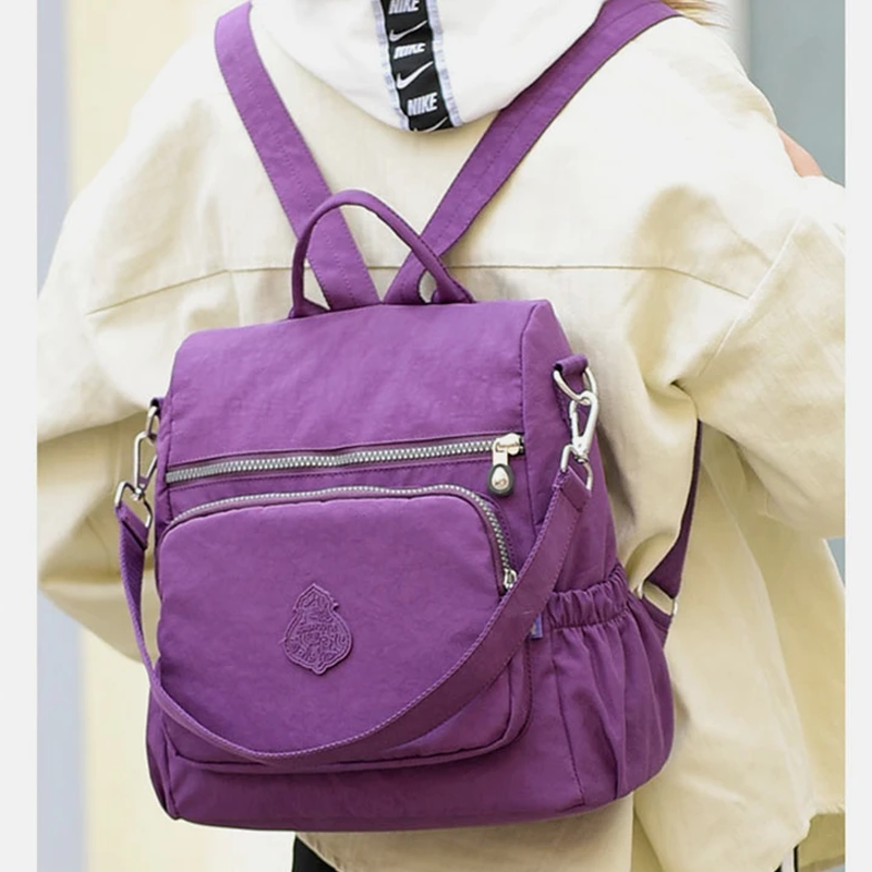 Moderner Damenrucksack, wasserdicht & leicht, mit viel Stauraum, perfekt für die aktive Frau.