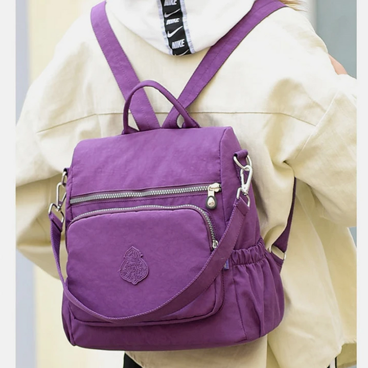 Moderner Damenrucksack, wasserdicht & leicht, mit viel Stauraum, perfekt für die aktive Frau.