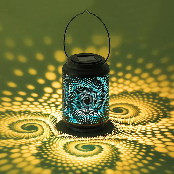 Leuchtende Solar-Schneckenfigur für den Garten. Schafft farbenfrohe Lichtakzente bei Nacht. LED-Außendekoration.