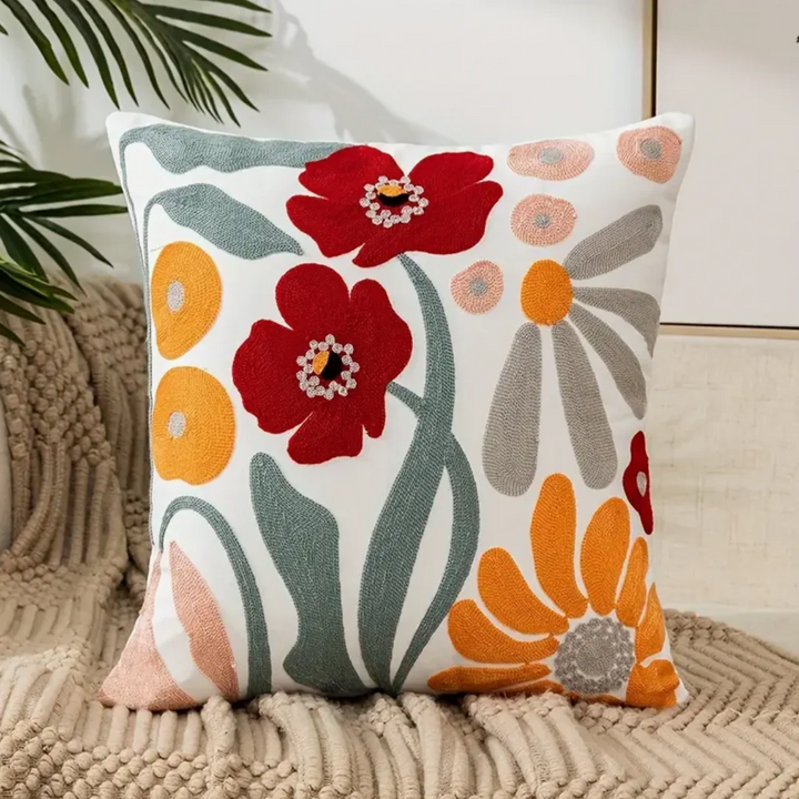 Dekokissen mit elegantem floralen Muster, ideal für Wohnzimmer und Sofa. Stilvoll, gemütlich und pflegeleicht.