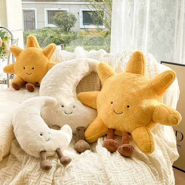 Mystisches Himmels-Kissen mit Sonne und Mond, ideal für ein magisches Ambiente im Schlaf- oder Kinderzimmer.