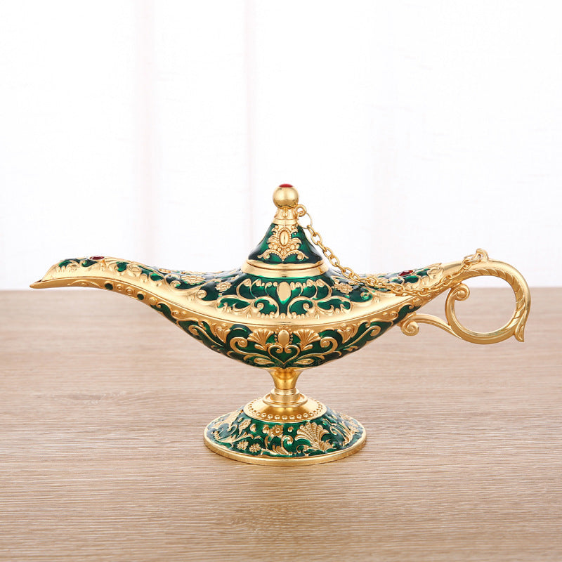 Detailaufnahme der Legierungs-Aladdinlampe, kunstvoll verziert für märchenhafte Dekoration.