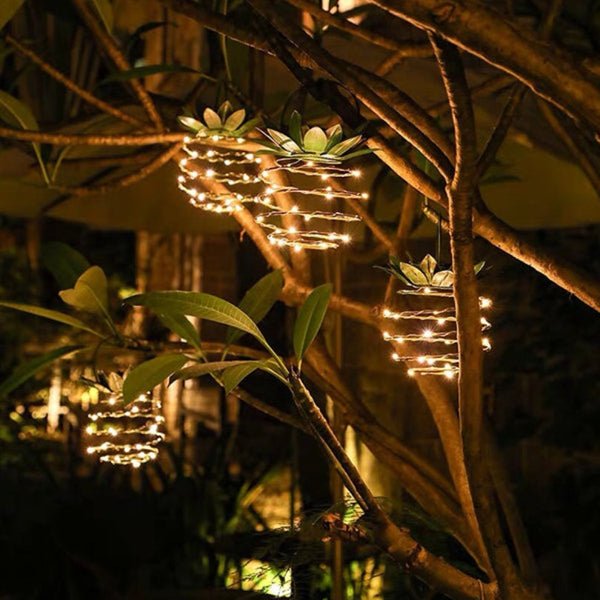 Charmante Ananas Solarleuchte, perfekt für Garten-Deko. Tropische Solarlampe schafft stimmungsvolles Licht im Außenbereich.