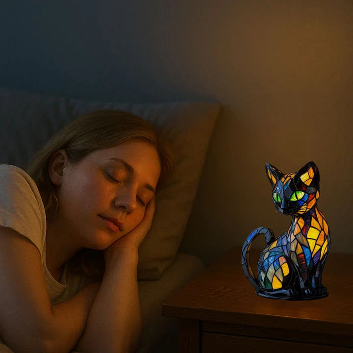 Gemütliche Buntglas-Tischlampe in Katzenform mit warmem LED-Licht, eine charmante Dekoration für jeden Raum.