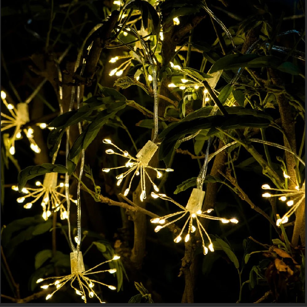Dekorative Kupfer-Lichterkette mit flexiblen Armen, warmweißes LED-Licht für stimmungsvolles Ambiente innen & außen.