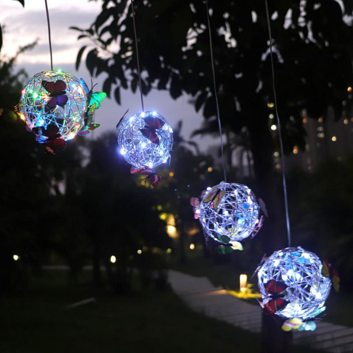 Elegante Schmetterlingslampe mit LED Solar für stimmungsvolle Gartenbeleuchtung; ideal für den Außenbereich.