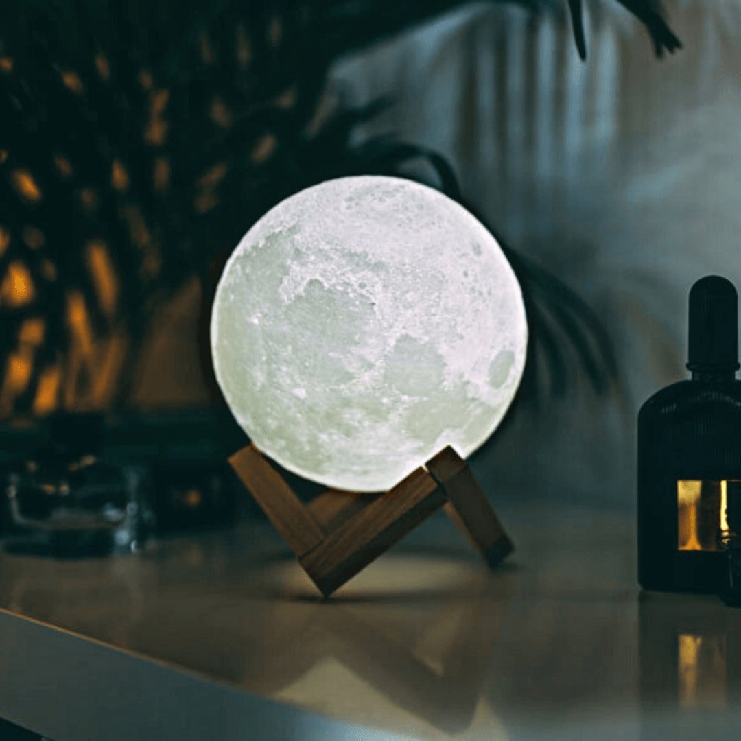 Elegante LED-Mondlampe für Schlafzimmer & Wohnzimmer, aufladbar mit Touch-Steuerung.