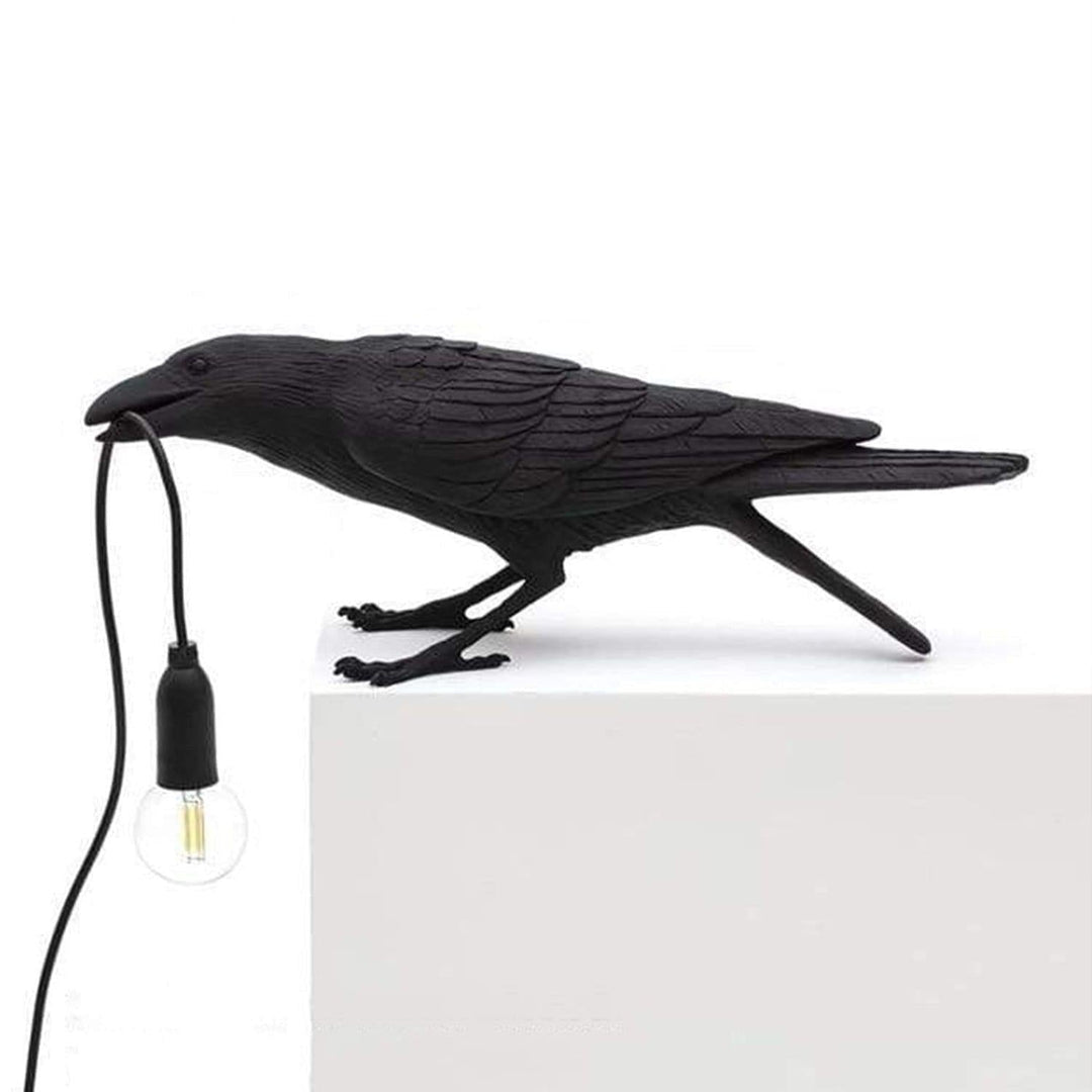 Nahaufnahme der Rabenlampe, zeigt exzellente Verarbeitung und das einzigartige Rabendetail.
