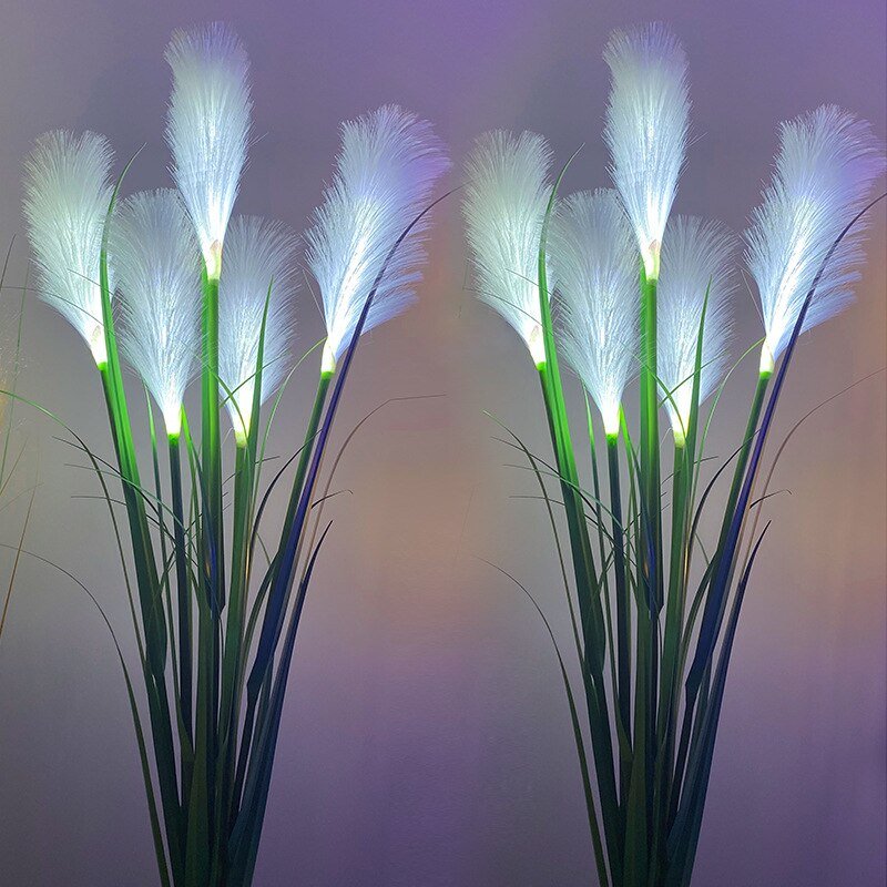 Energieeffiziente Solar-LED-Gartenlampe für stimmungsvolle Landschaftsbeleuchtung im Außenbereich. Wasserdicht.