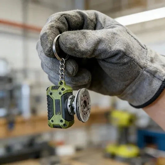 Vielseitiger Schlüsselanhänger mit Mini-Werkzeugfunktion, ideal als praktisches Gadget.