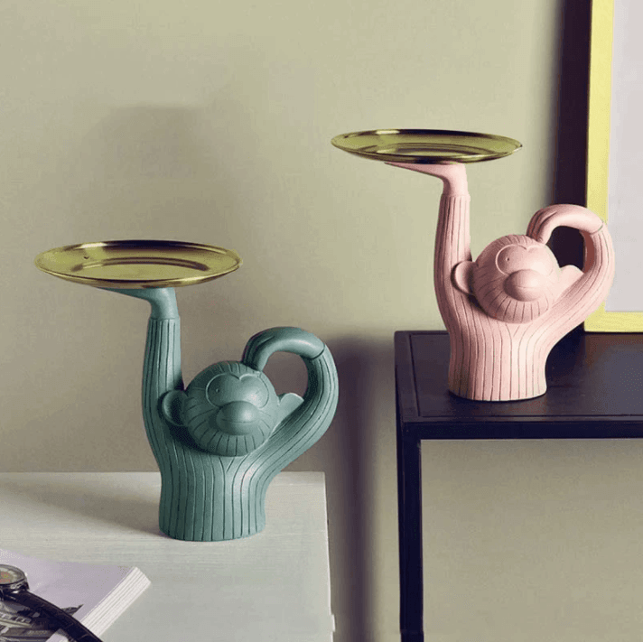 Origineller Schreibtischorganizer: Affenfigur mit Tablett für Stifte, Büroklammern & Schmuck.