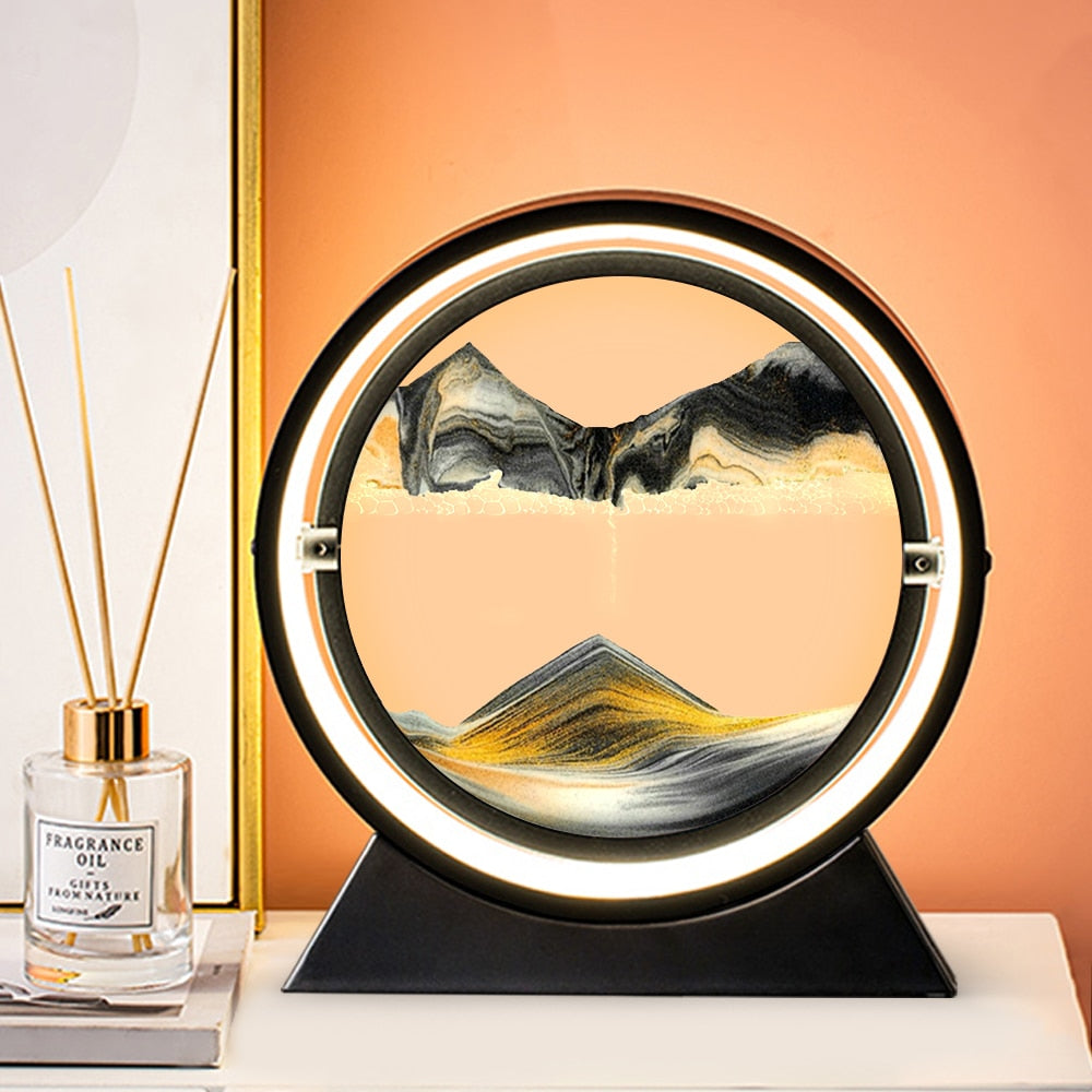 Fließendes Sandkunstbild, dezent & beruhigend. Ideal als modernes Wohnaccessoire für entspannte Momente.