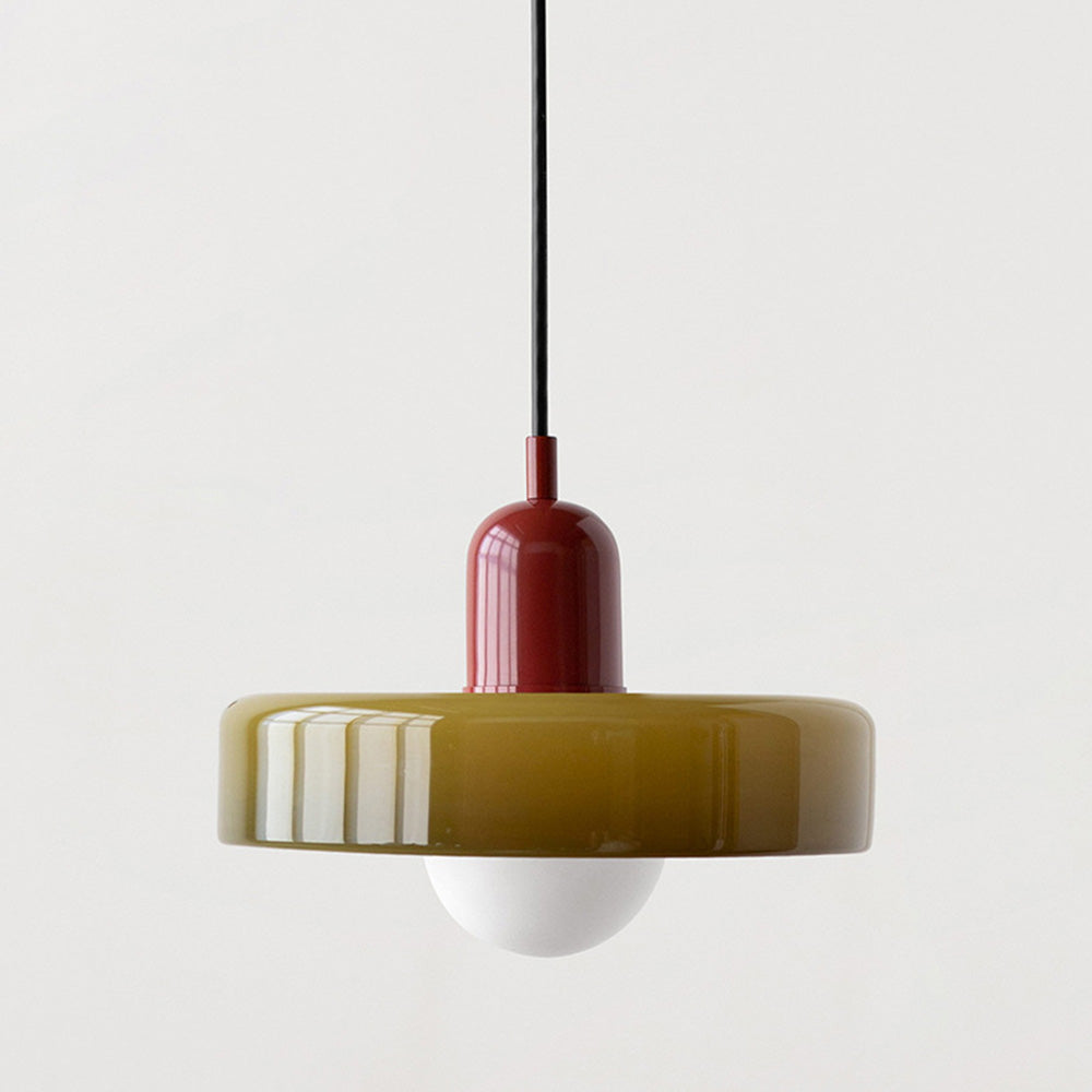 Elegante Bauhaus Deckenleuchte aus farbigem Glas, ideal als Esszimmerlampe.