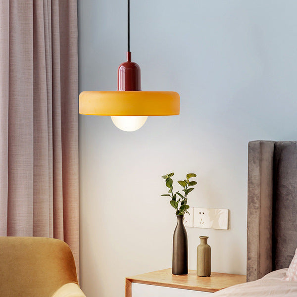 Stilvolle Designer Pendelleuchte für Wohnzimmer, farbiges Glas im Bauhaus-Look.