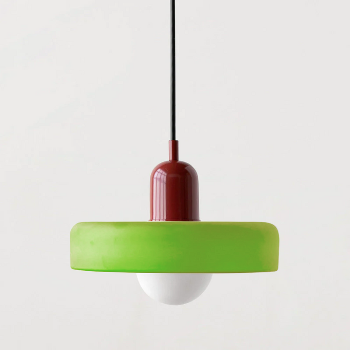 Farbenfrohe Designer Pendelleuchte im Bauhausstil, eine Bereicherung für jeden Raum.