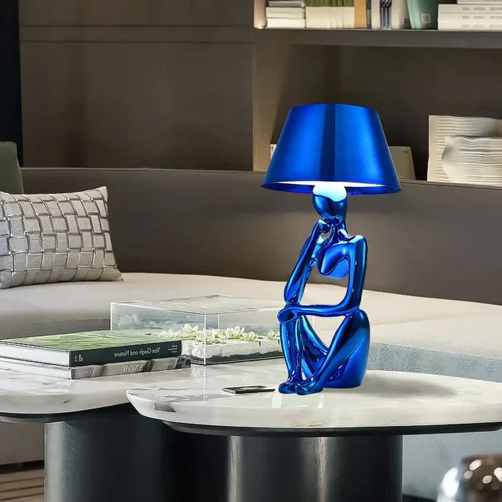 Designerlampe Arden: Zeitlose Eleganz und modernes Design. Eine stilvolle Tischlampe für jede Innenbeleuchtung.
