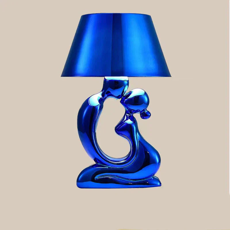 Moderne Tischlampe Designerlampe Arden, minimalistische Form, perfekt als Akzentbeleuchtung in Wohn- oder Schlafzimmer.
