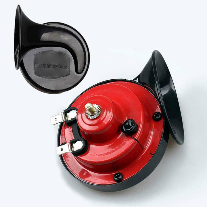 Nahaufnahme des robusten Signalhorns mit Zugsound, ideal als extrem lautes Warnsignal für jedes Fahrzeug.