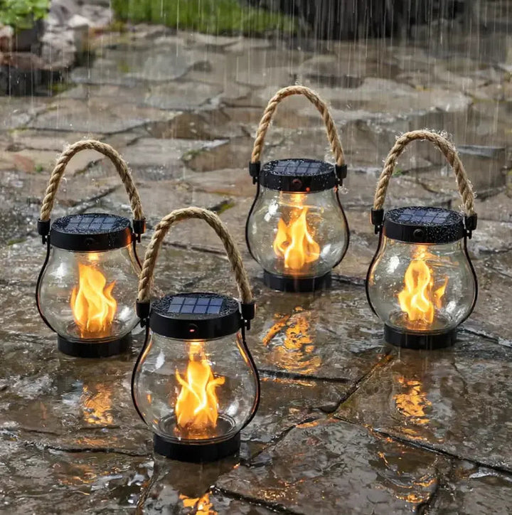 Detailansicht der Solar Gartenlaterne mit realistischem Flammeneffekt für stimmungsvolle Außenbeleuchtung.