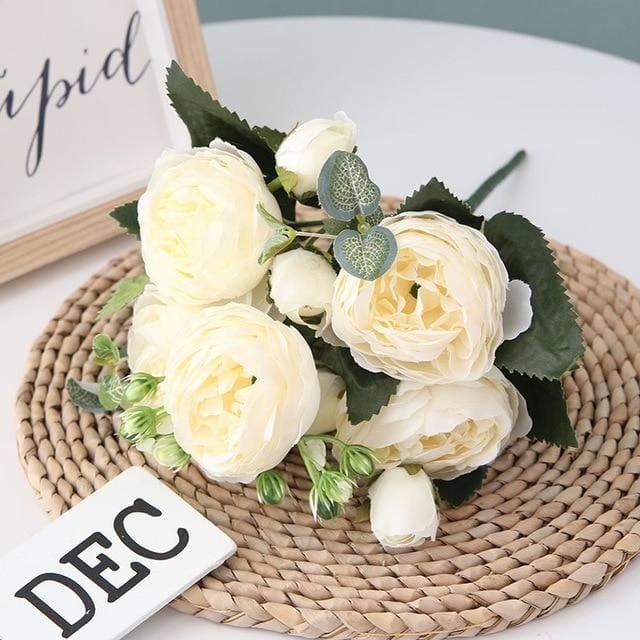 Dekoratives Blumengesteck aus lebensechten Kunstpflanzen, ideal als Tischdekoration & Innendekoration.