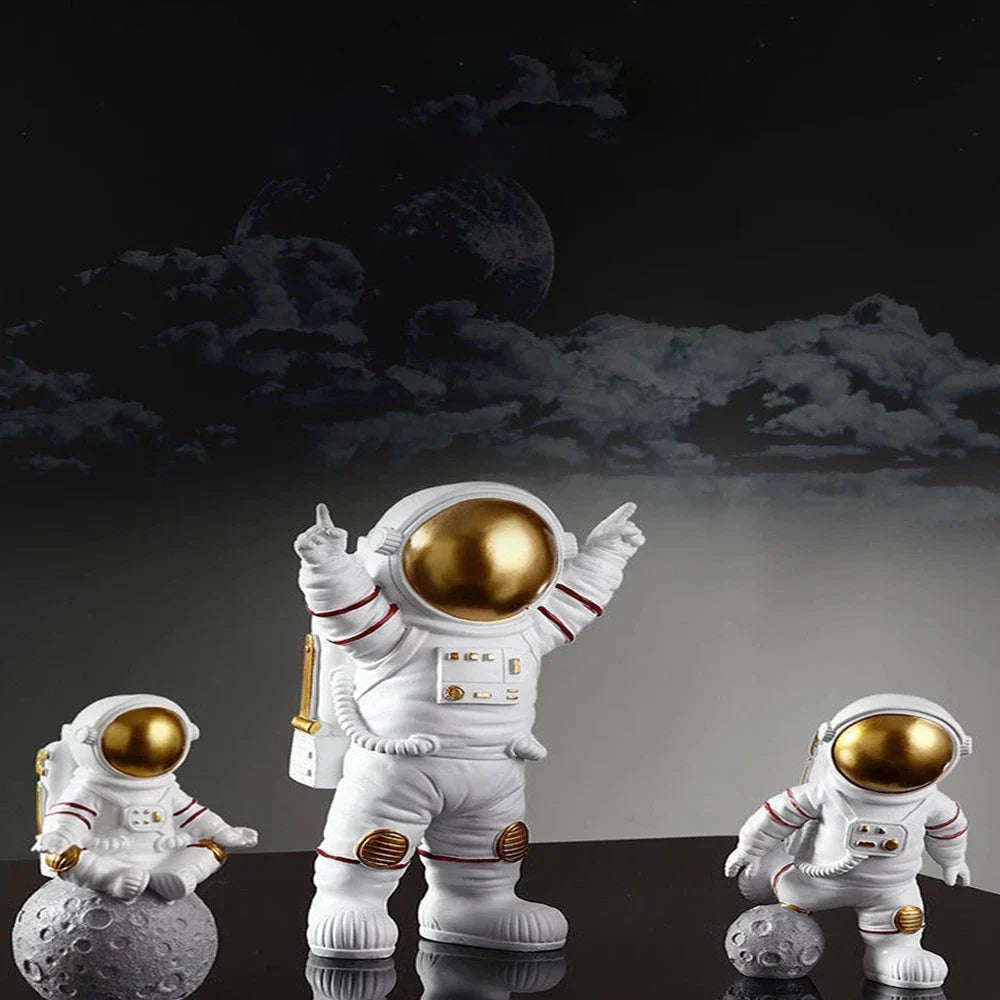 Raumfahrer-Modell: Eine detailreiche Astronaut Figur, ideal als Schreibtischdeko oder für Sammler.