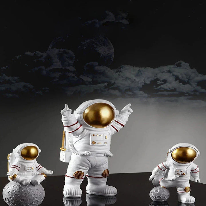 Raumfahrer-Modell: Eine detailreiche Astronaut Figur, ideal als Schreibtischdeko oder für Sammler.