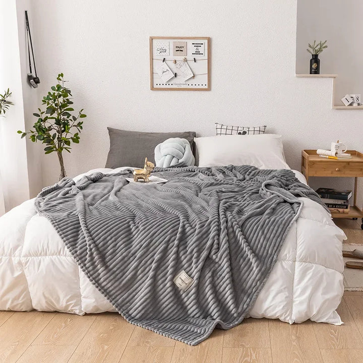 WarmHaven Flanell-Decke, extra dick & kuschelig. Ihre neue warme Herbstdecke für gemütliche Momente zu Hause.