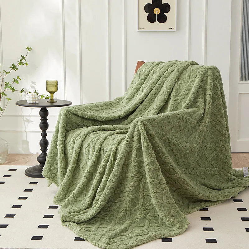 Dicke Lammwolldecke, kuschelig weich, perfekt für gemütliche Winterabende auf dem Sofa.