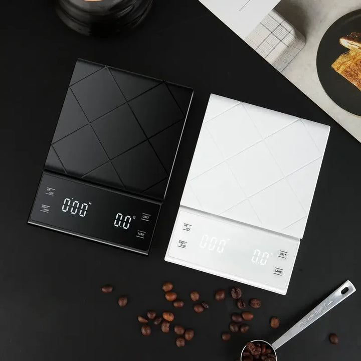 Digitale Küchenwaage für präzises Backen und Kochen bis 5 kg, modern und schlank designt.