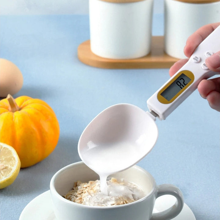 Digitaler Präzisions-Messlöffel für genaues Wiegen kleiner Mengen beim Kochen und Backen.