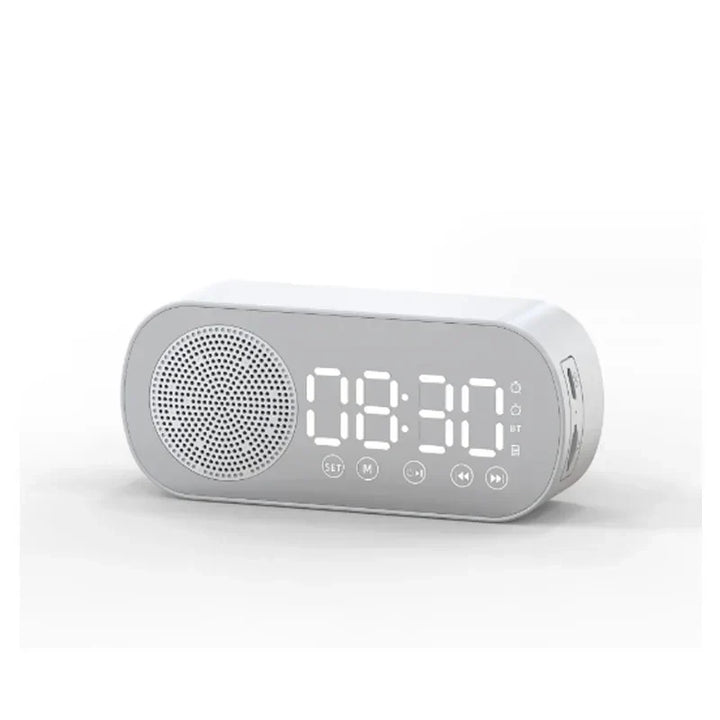 Rückseite des digitalen Weckers: Anschlüsse. Bluetooth-Lautsprecher & FM-Radio für vielseitigen Musikgenuss.