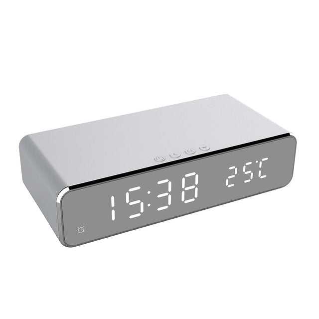Digitaler Wecker mit kabelloser Qi-Ladestation und klarer LED-Temperaturanzeige für Ihr Schlafzimmer.