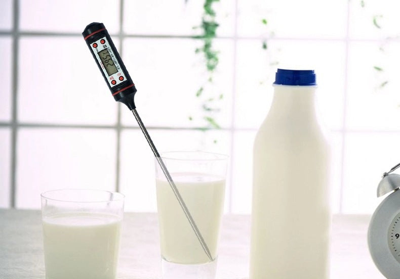 Präzises digitales Grillthermometer mit langer Edelstahlsonde für perfekte Kerntemperatur von Fleisch & Fisch.