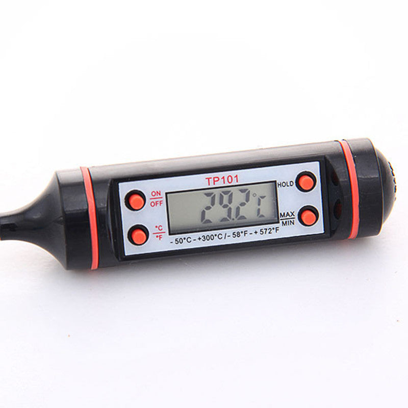 Hochpräzises Digitalthermometer für Lebensmittel. Garantiert exakte Kerntemperatur für perfektes Garen.