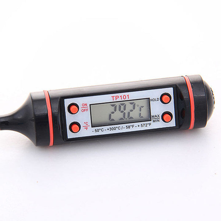 Hochpräzises Digitalthermometer für Lebensmittel. Garantiert exakte Kerntemperatur für perfektes Garen.