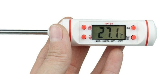Lebensmittelthermometer digital mit klarem Display & robuster Edelstahlsonde für sichere Kerntemperaturmessung.