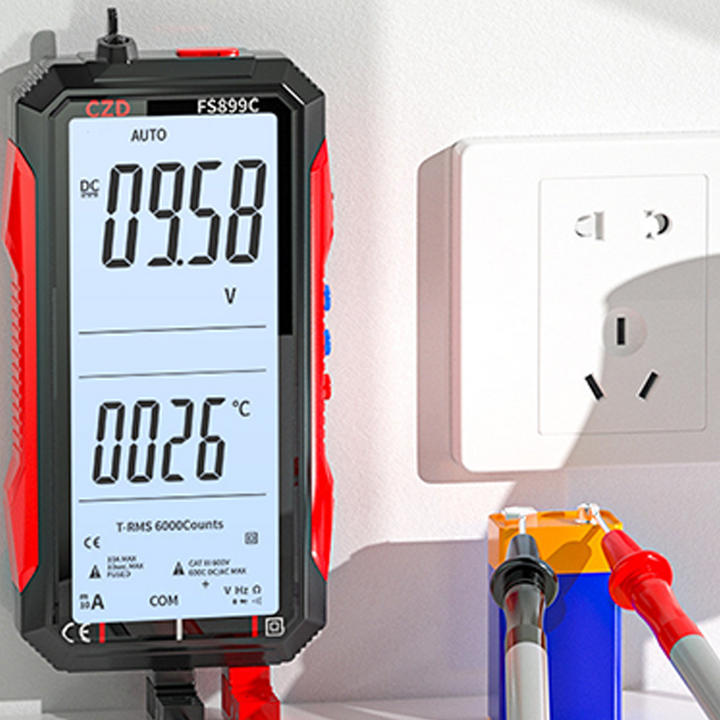 Produktverpackung des digitalen Multimeters mit USB-C. Präzises Messgerät für Heimwerker & Elektronik-Werkzeug.