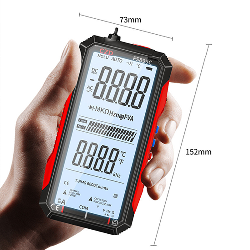 Digitales Multimeter im Heimwerker-Workshop. USB-C wiederaufladbar, für präzise Messungen an Elektronik-Projekten.