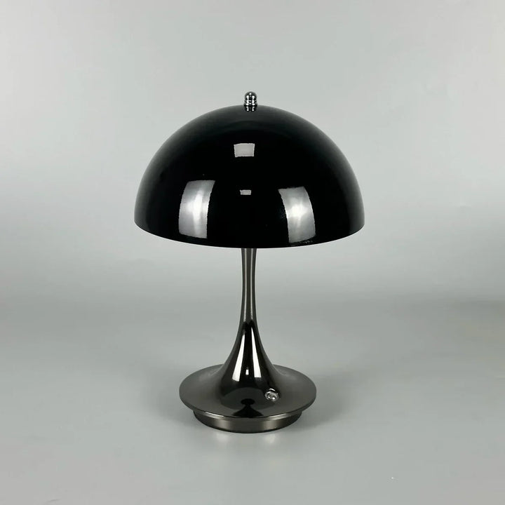Stilvolle BloomGlow Design-Blütenlampe, dimmbar, kabellos, für elegantes Wohnzimmer- oder Schlafzimmerambiente.
