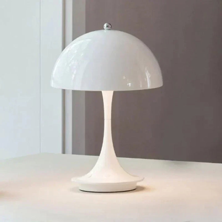 Nahaufnahme der BloomGlow Blütenknospen-Lampe, dimmbar, kabellos, warmes LED-Stimmungslicht.