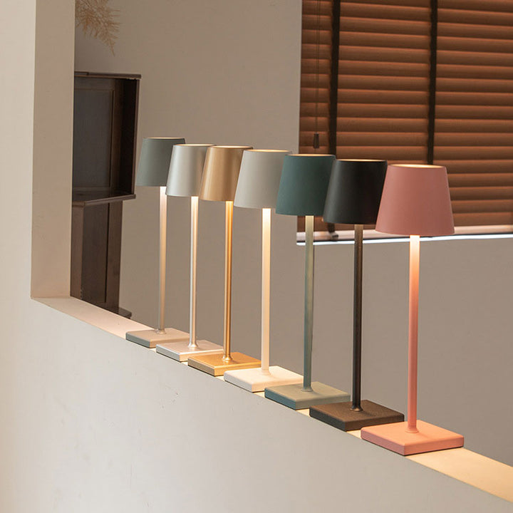 Elegante aufladbare Design-Tischlampe mit LED für stimmungsvolle Ambientebeleuchtung in Wohnzimmer & Schlafzimmer.