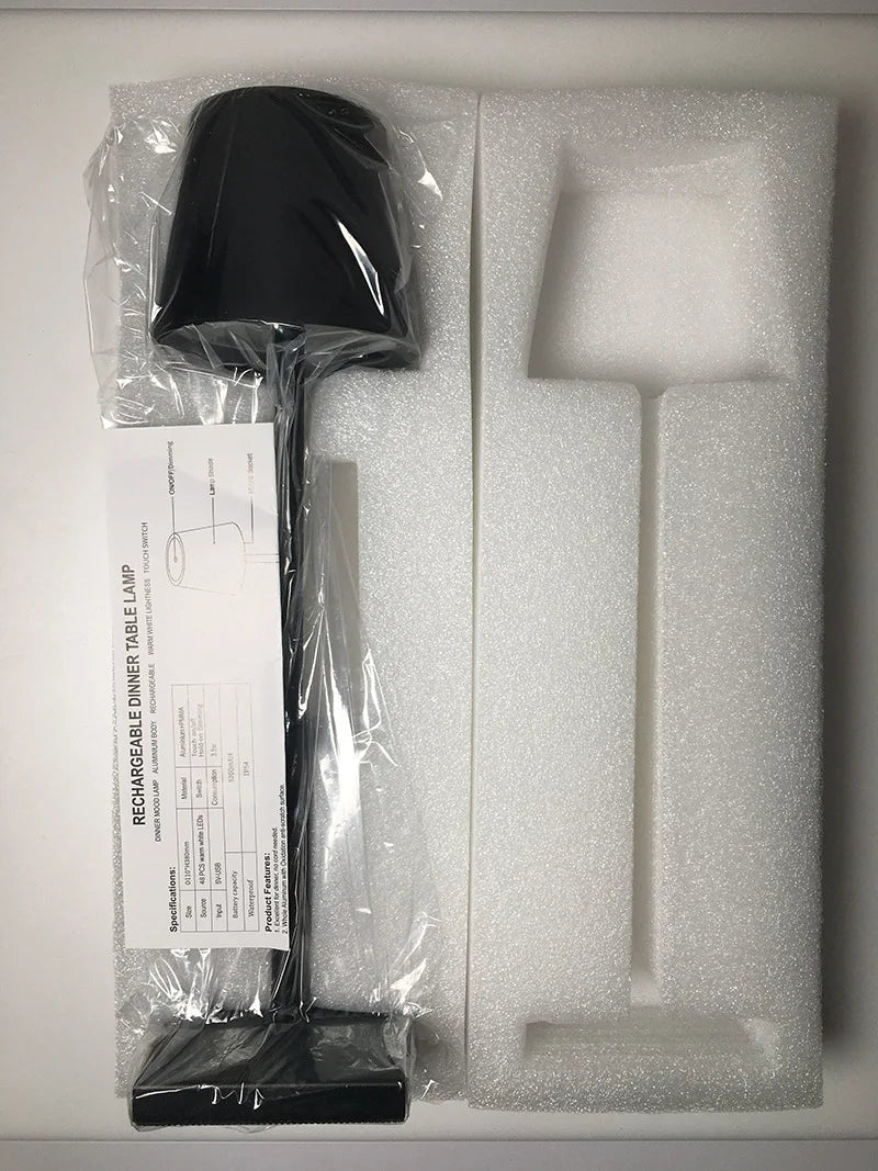 Tragbare, aufladbare LED-Tischlampe für Innen- & Aussenbereich, dimmbar mit Touch, schafft gemütliches Licht.