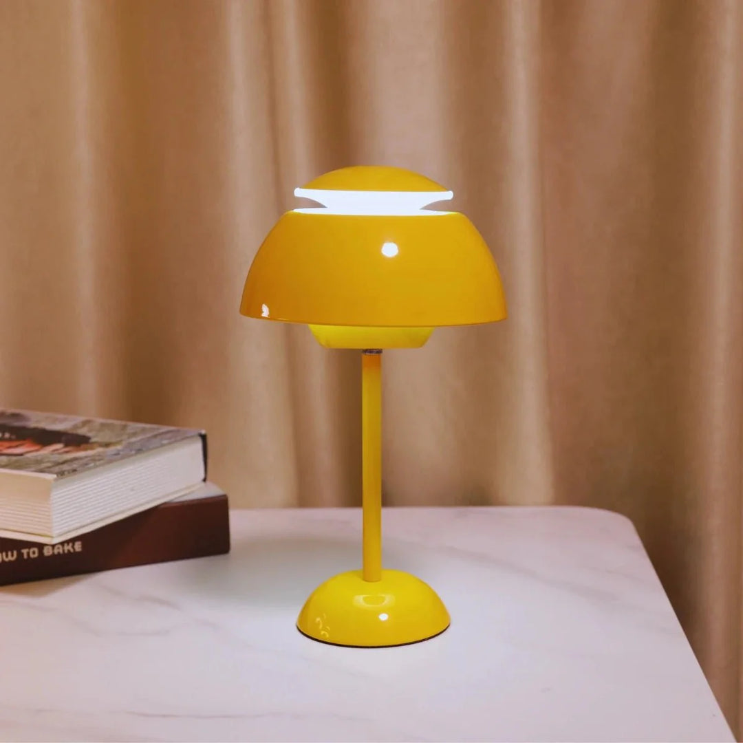 Stilvolle, moderne LED Tischlampe, kabellos & dimmbar per Touch, für zeitgemäße Innenbeleuchtung.