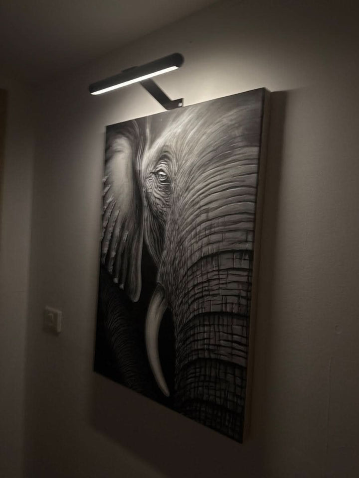 Akku-betriebene LED-Wandlampe, dimmbar, ideal als kabellose Bilderleuchte für Kunstwerke.