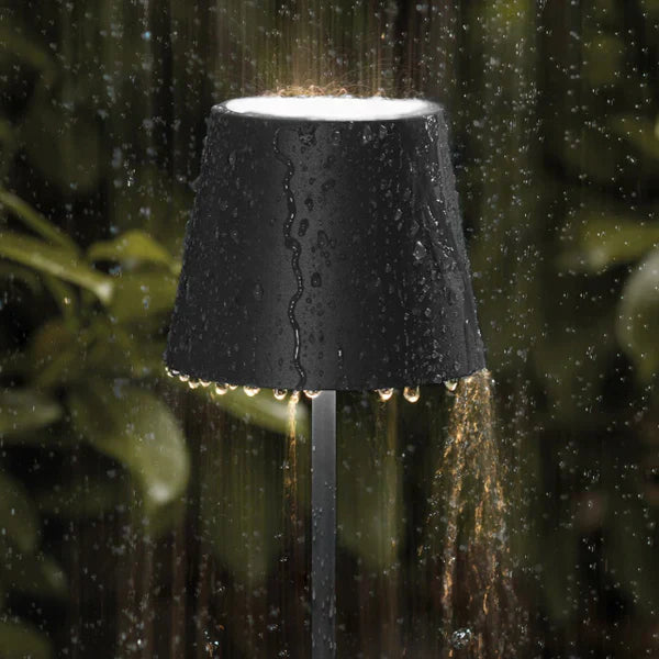 Wiederaufladbare LED-Tischlampe, dimmbar mit Touch, bietet flexible Beleuchtung ohne Kabel.