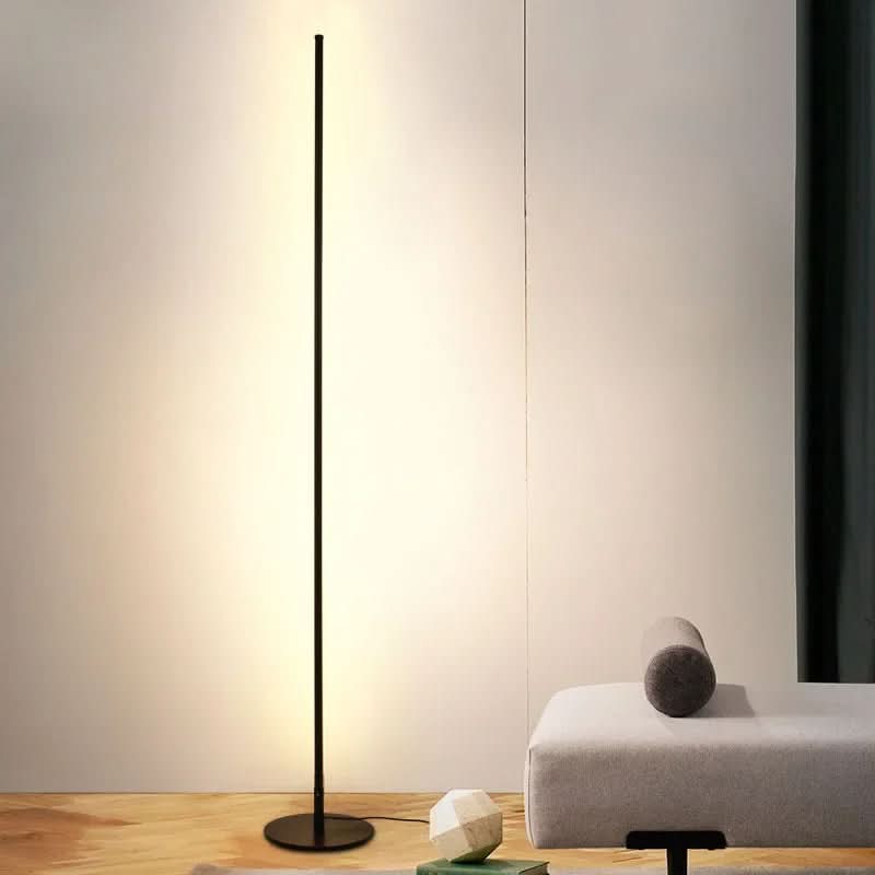 Zeitlose FlorGlow LED-Stehleuchte mit dimmbarem, warmweißem Licht für eine moderne und behagliche Raumbeleuchtung.