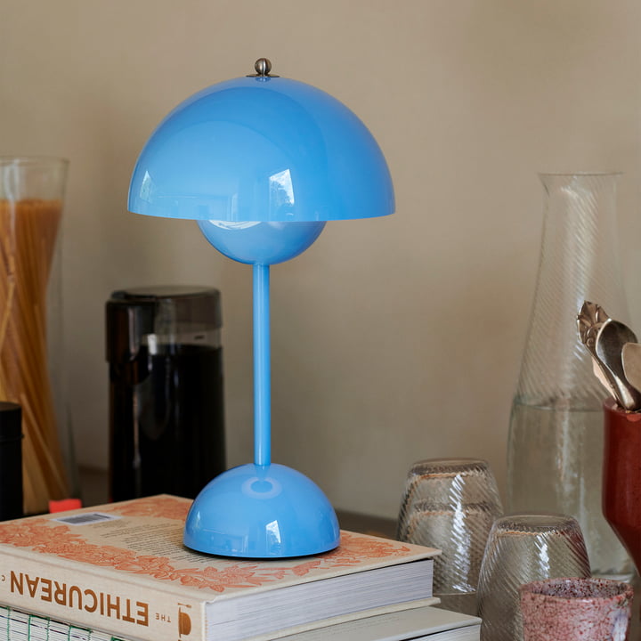 Schicke dimmbare LED Lampe MoonGlow, kabellos, ideal für stimmungsvolle Beleuchtung.