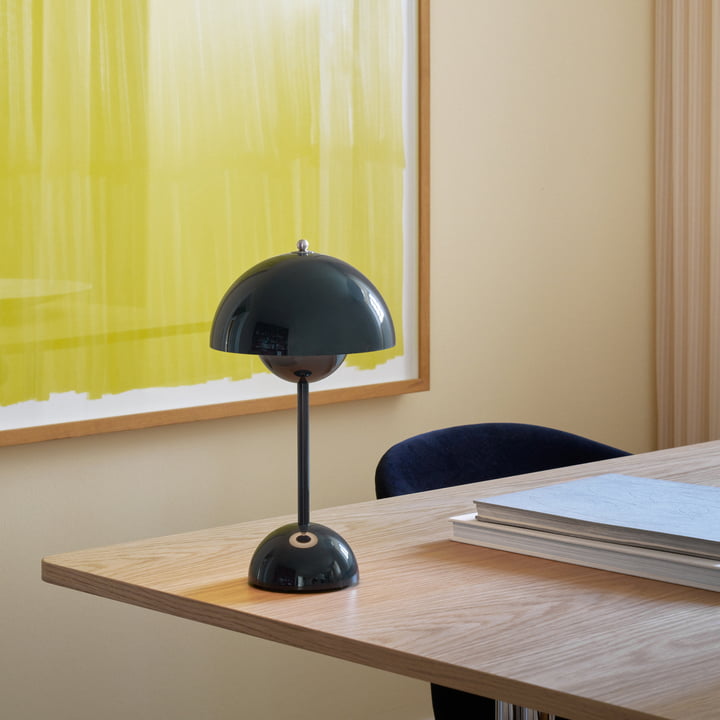 MoonGlow: dimmbare LED Tischleuchte, kabellos, für flexibles Licht im Schlafzimmer.